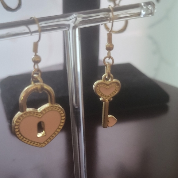 Heart lock & key earrings - Picture 2 of 3